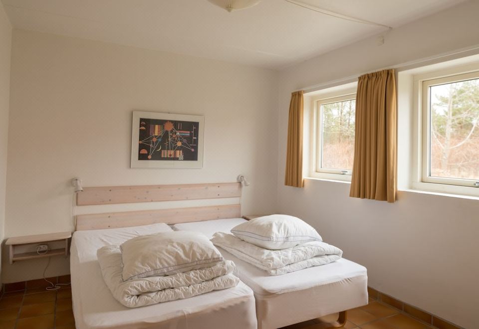 村舍， 2 間卧室 （Linen Excluded）