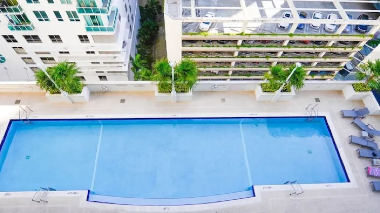 Amazing High-Rise Condo @Brickell with Pool Exterior