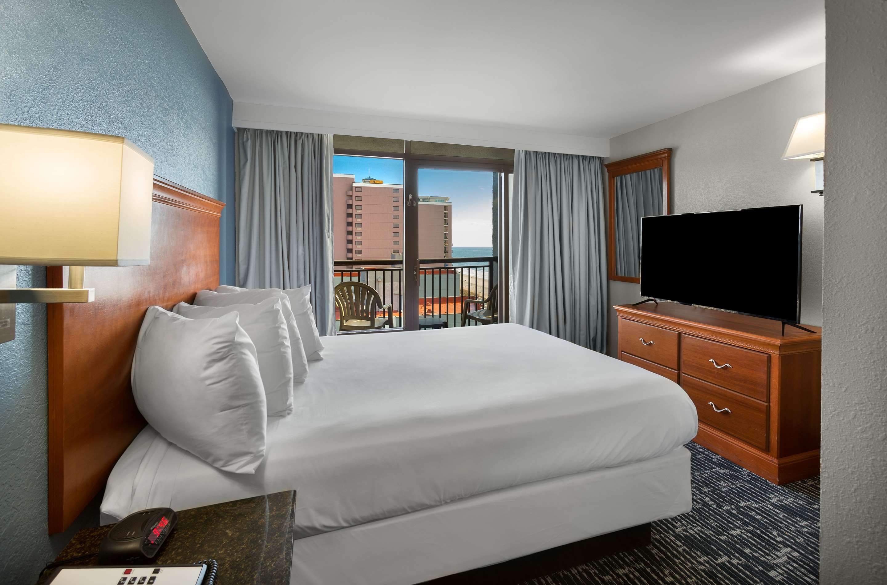 套房 - 1张大床，无烟，套房馆，带梳化床的部分海景客厅，全功能厨房