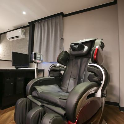 Suite-Twin/Massage Chair (Ott)