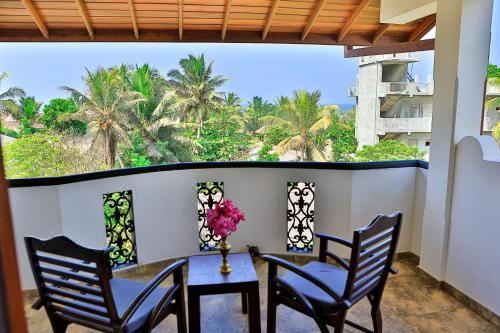 带阳台和海景的豪华双人房