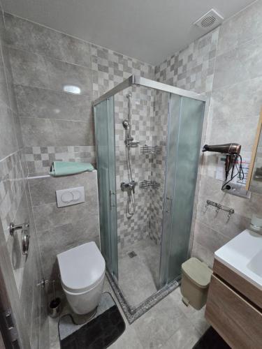 带阳台的两卧室公寓