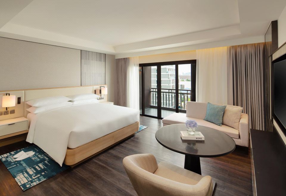 Marriott Executive Apartments Bangkok, Sukhumvit 50One-Bedroom King Suite With Balcony And City View