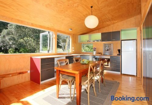 Barefoot Spirit - Stay WaihekeThree-Bedroom House