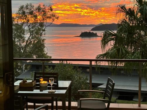 Haven on Hamilton Island -Private Apartment with Views & Buggy Fully Renovated in 2023 One-Bedroom Apartment