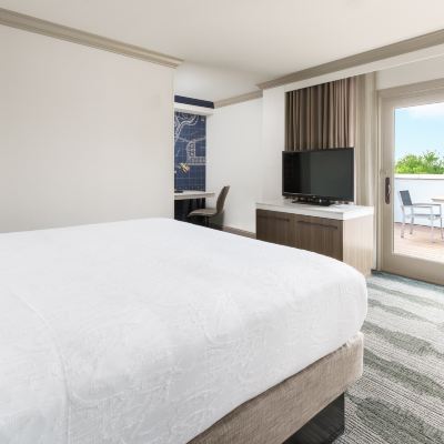 一卧室特大床套房帶露台 安納波利斯市區希爾頓花園酒店優惠