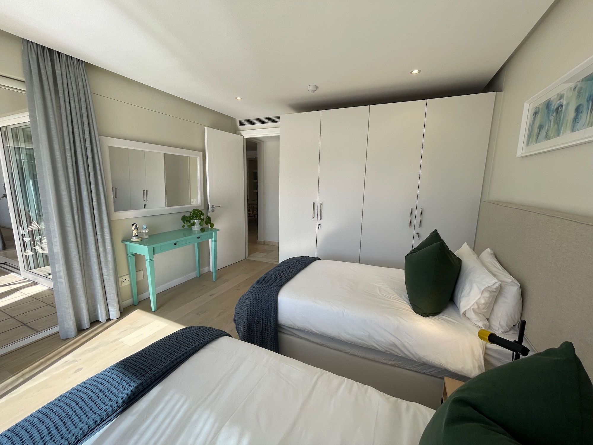 Mountain Marina Luxury Apartments三床房尊贵1