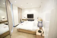 皇家曼蘇拉公寓酒店