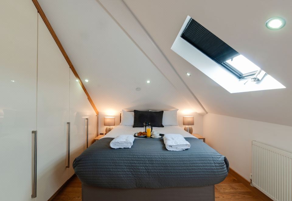 两卧室顶楼公寓 - 带梳化床