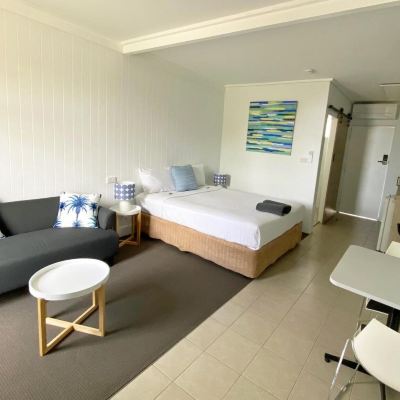Deluxe Queen Room Kingston Lobster Motel Promo Code