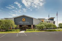 La Quinta Inn & Suites by Wyndham Detroit Metro Airport Hotels in 