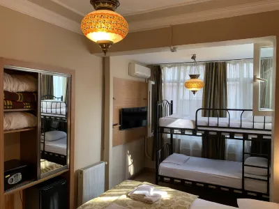 Antique Hostel Hotele w: 