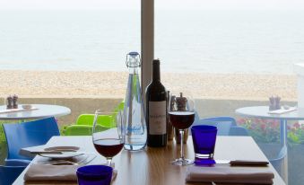 The White Lion Hotel - Housity