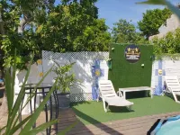 Sandy Bay Paradise Retreat - 7 Bedrooms Отели в г. 