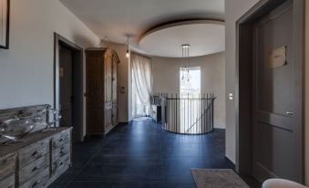 Talbot and Bons Deluxe Studio Flat - Housity