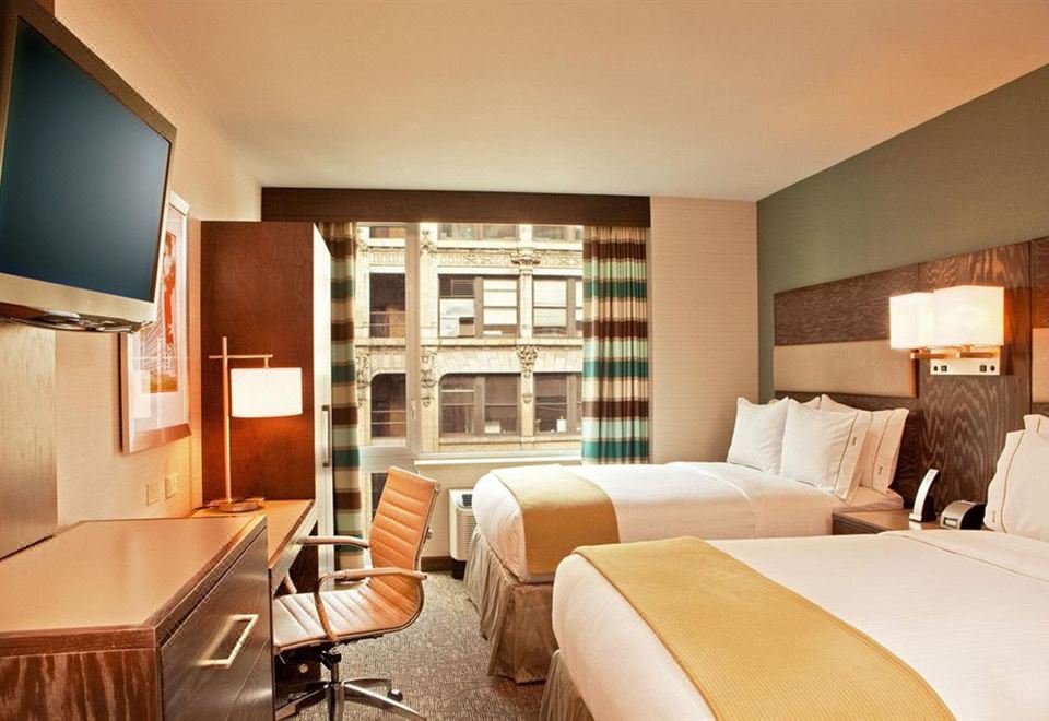 Holiday Inn Express MANHATTAN TIMES SQUARE SOUTH by IHGMobility Accessible Two Double Room with Roll in Shower
