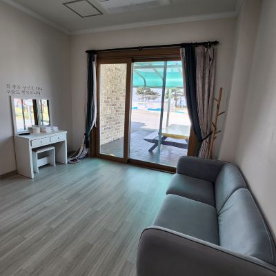 C-Suite Ondol 101 (Room Living Room) 골든웨이브 펜션 태안 쿠폰