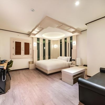 2Pc Room-Late Check-Out (Random Room) 제이더블유호텔 쿠폰