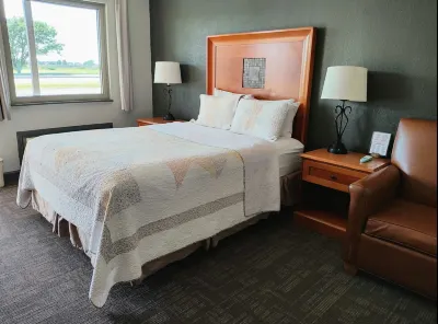 The Lodge at Russell - Russell Inn Hotels in 