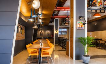Max Hotels Jabalpur - Housity