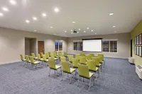 Holiday Inn Express & Suites OAKLAND-AIRPORT by IHG