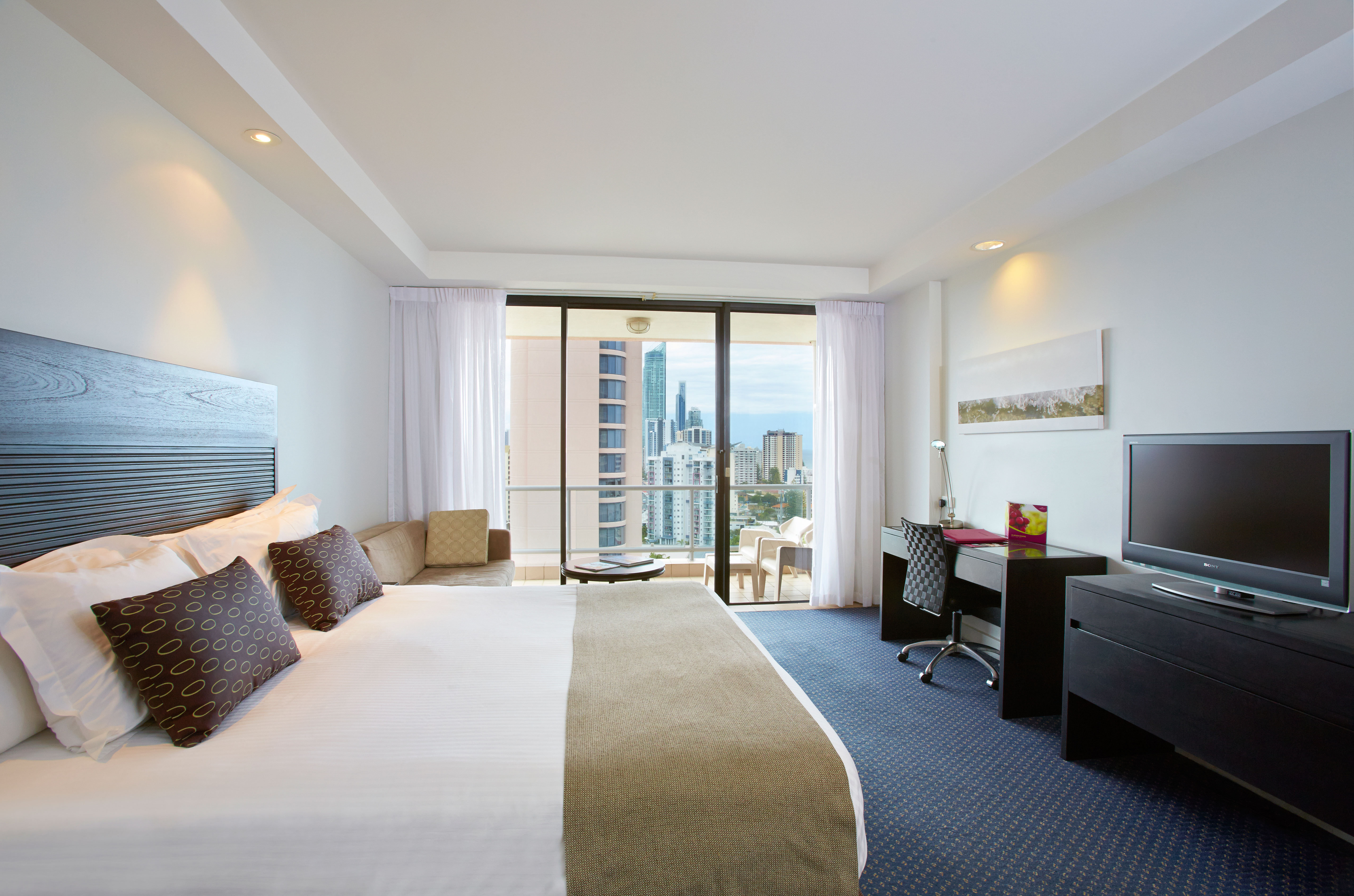 标准房，1张特大床和梳化床