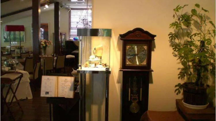 ギャラリーコート オファ・アトゥ 食事・レストラン