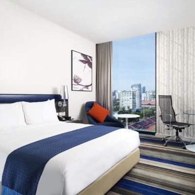 標準大床房 曼谷暹羅智選假日酒店 （SHA Extra Plus）優惠