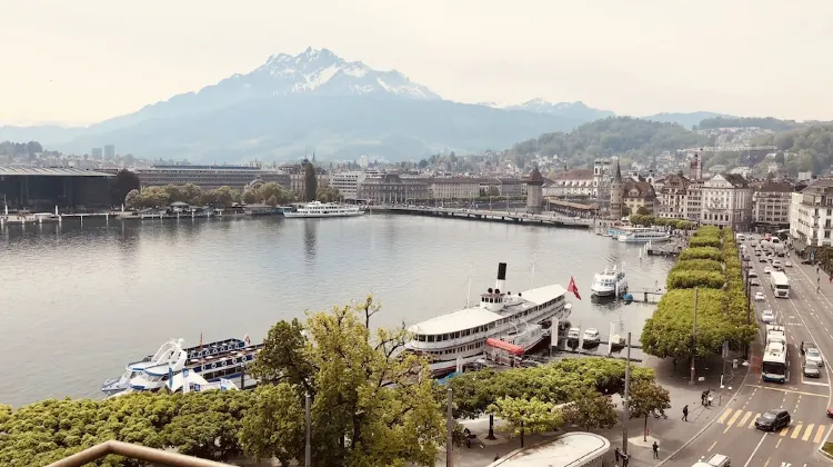 Lucerne Lake View Apartments 外観