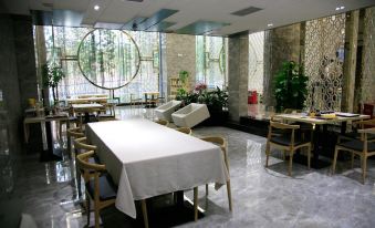 Oriental Yucai Hotel (Foshan Ceramics Headquarters Base Huyong Subway Station)