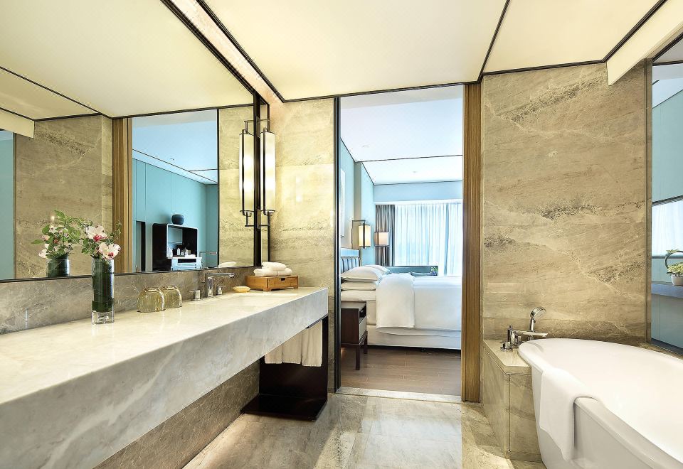 Sheraton Grand Hangzhou Binjiang HotelDeluxe Queen Room