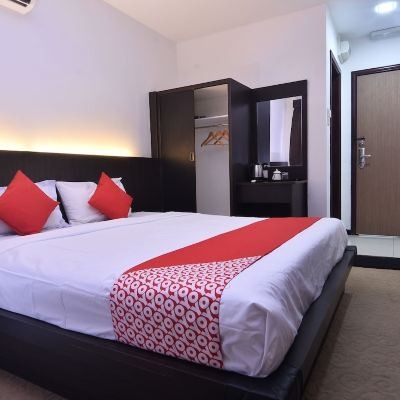 DOUBLE DOUBLE DELUXE Kupon OYO 43960 Laksamana Executive & Boutique Hotel