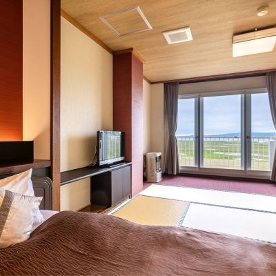 Japanese-Western Superior Twin Room With Lake View (Pet-Friendly)