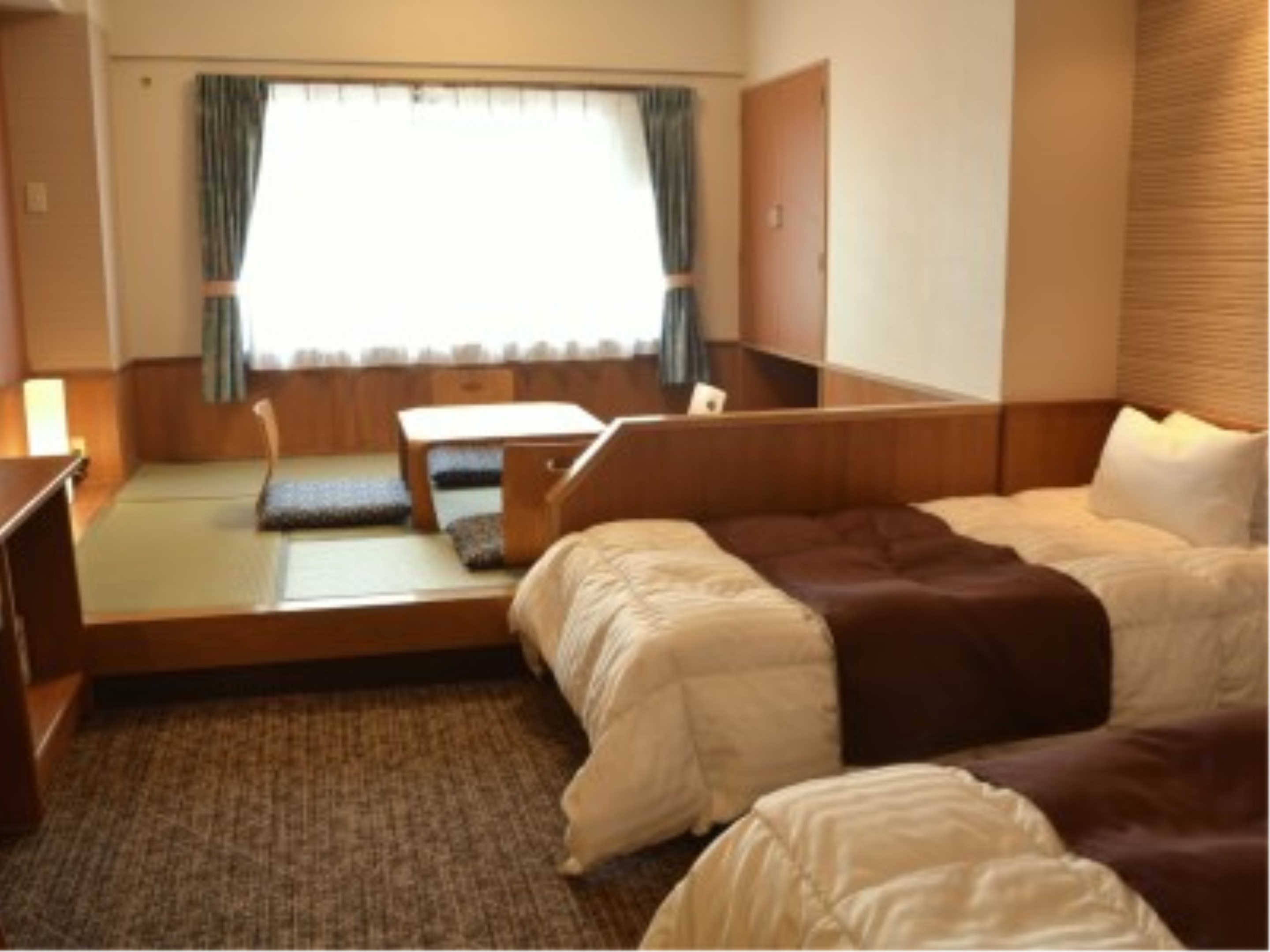 半西式房间（最多可容纳4位客人）