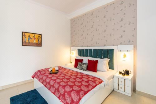 Homlee-Vintage 2BHK-Fort View-Bharat Mandapam-Ndls Two-Bedroom Apartment