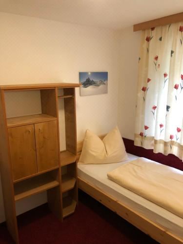 带阳台的三卧室公寓