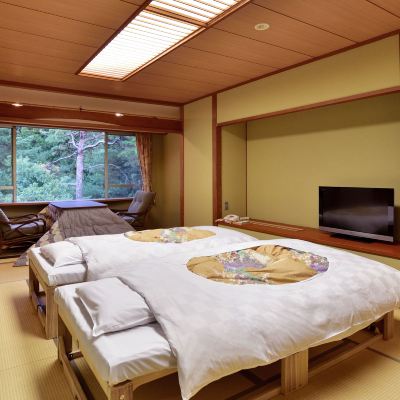 [Kotatsu Available Until The End Of March] Equipped With A Paulownia Bed ◇ Main Building Guest Room [10 Tatami] [Japanese Room] [Non-Smoking] [Mountain View] 風雅の宿 長生館 クーポン