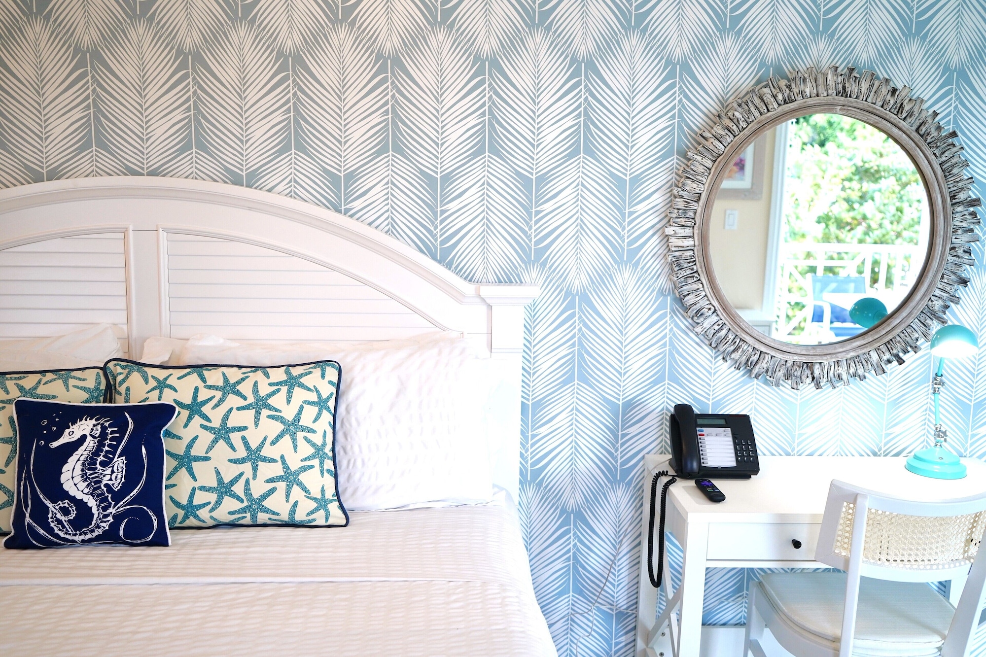 单间，1张特大床，带小厨房（单间套房，1张特大床，带小厨房）