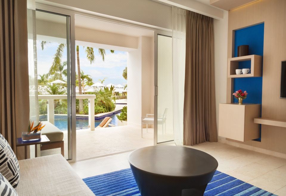 Hyatt Zilara Rose HallJunior Suite Swim-up King