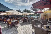 Winter Wonderland Chalet WArcades, Pool Table, Fire Pit, Lake, Pools & Ski Lifts