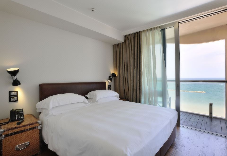 小型套房（2 名成人 + 1 名小童）