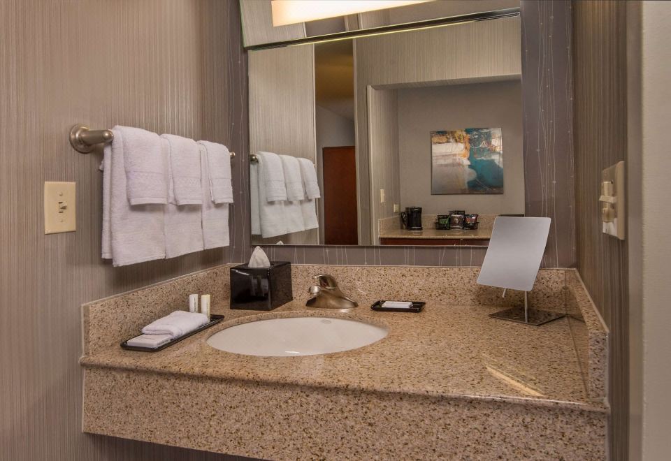 Sonesta Select Arlington RosslynSuite, Multiple Beds, Accessible (Hearing One Bedroom)