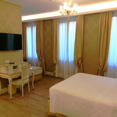 Triple Deluxe Elegant Hotel Canaletto Promo Code