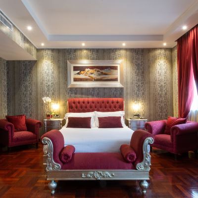 Suite with Hot Tub Hotel Silver Milan Promo Code