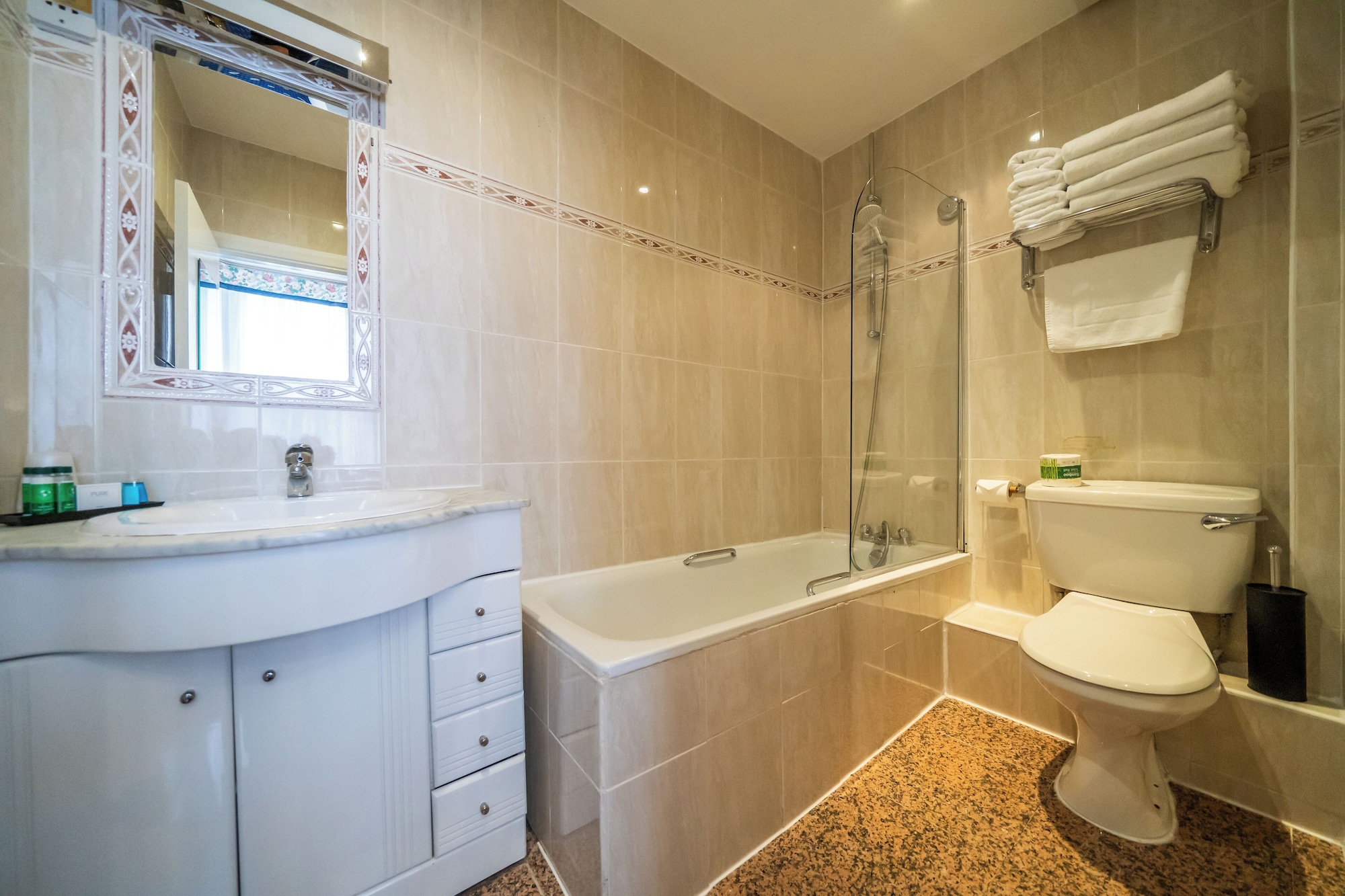 家庭间－带连接浴室