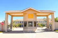 Cresta Mahalapye Hotel Отели в г. 