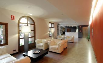 Hotel Cienbalcones - Housity