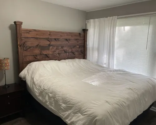 Cozy modern 4 bedroom, 10 min walk to beach & sunset Hoteles en Municipio de Gerrish