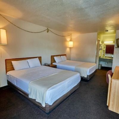 Standard Room, 2 Queen Beds, Smoking EZ 8 Motel Newark Promo Code