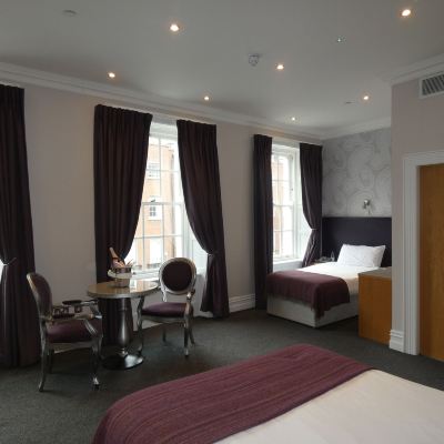Triple Room Jackson Court Hotel Promo Code